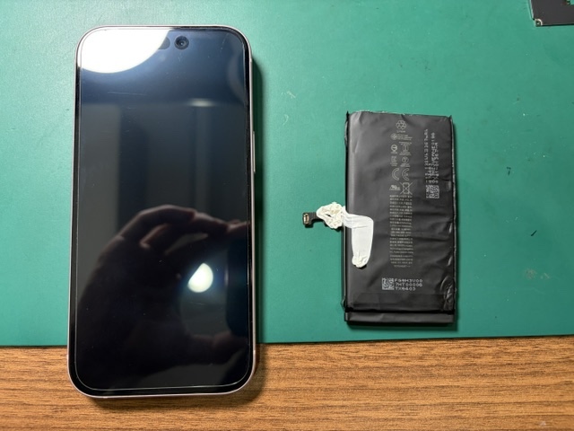 神戸市からお越しのお客様よりiPhone15のバッテリー交換をご依頼いただきました！